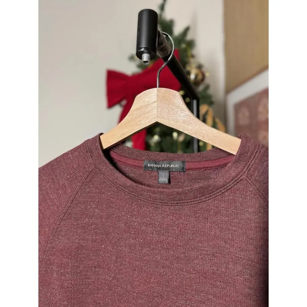 Banana Republic Men's Burgundy Crewneck Sweatshirt
